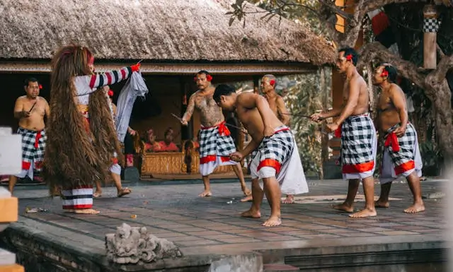 mengenalkan budaya seni dan tari